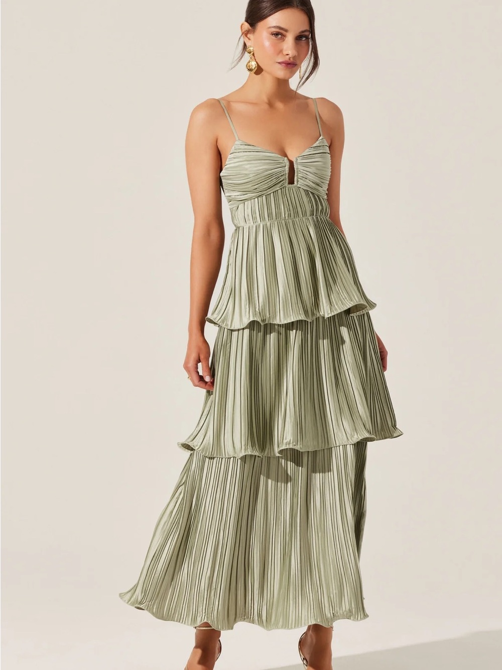 ASTR THE LABEL Lupin pleated maxi dress sage green